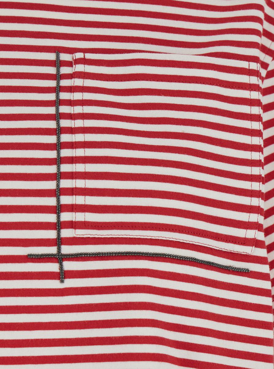 Röd rundhalsad t-shirt med heltäckande randigt motiv och juveldetalj framtill i bomull för kvinnor