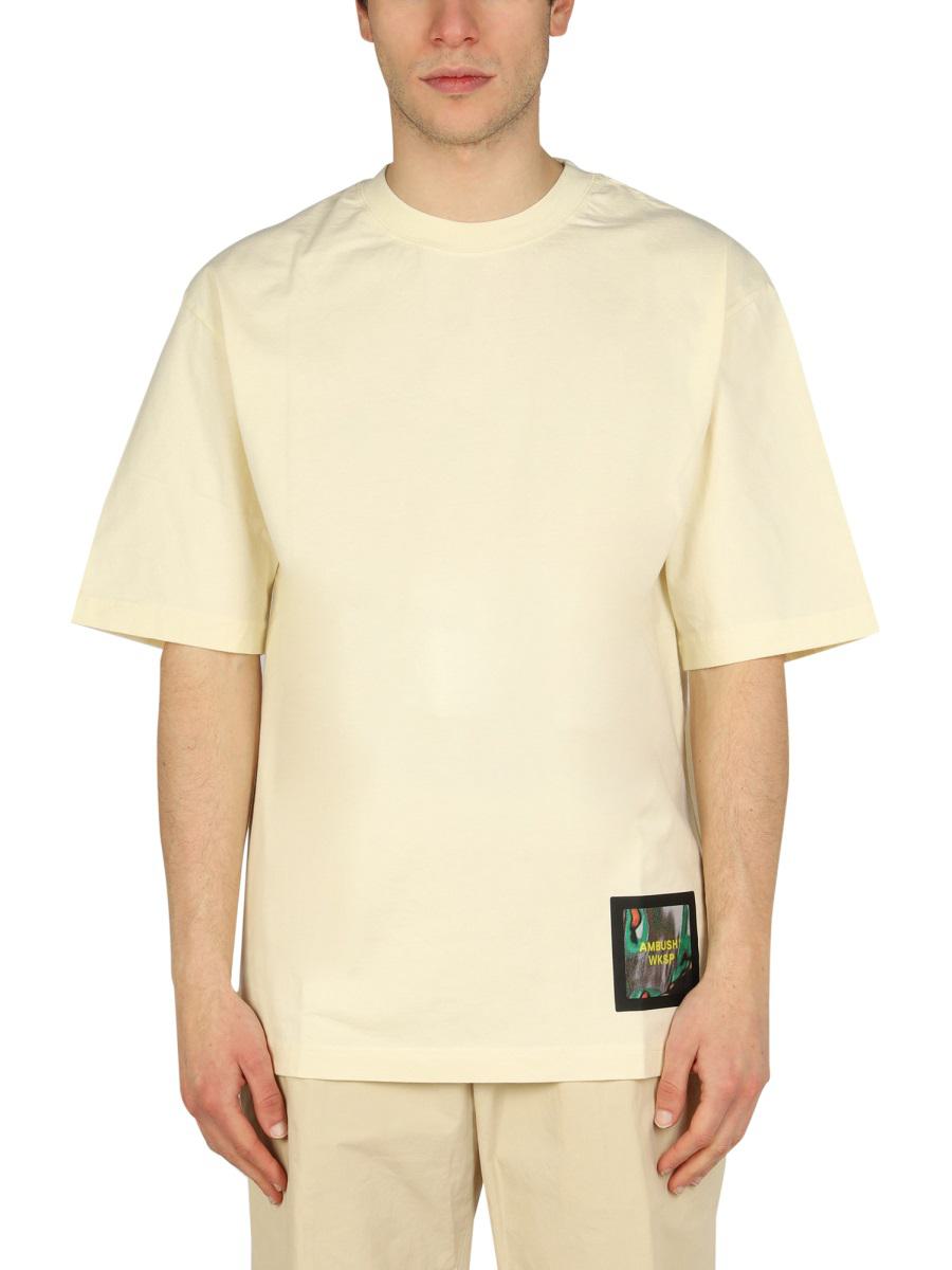 T-shirt med bakhållslogotyp