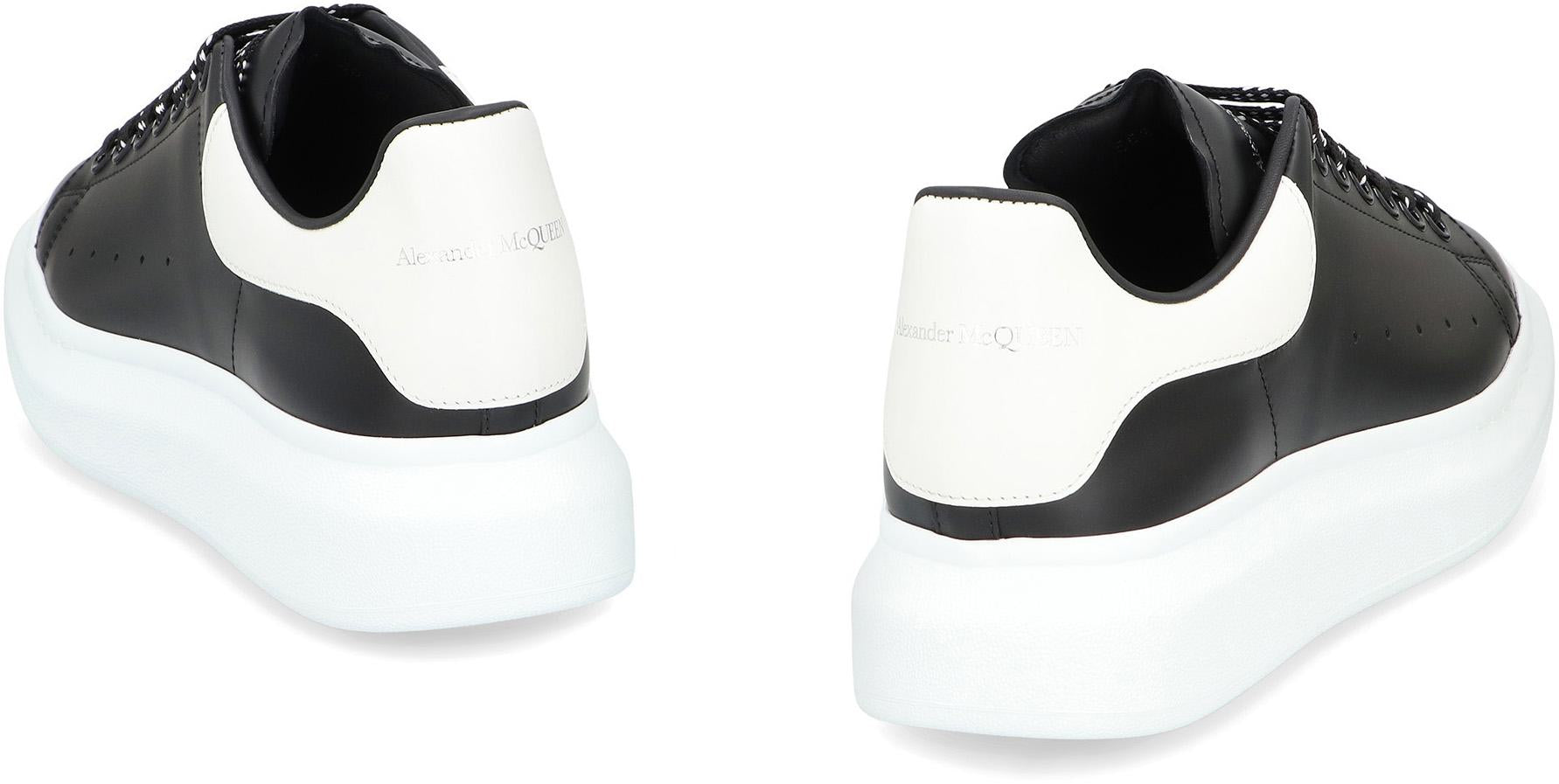Alexander McQueen Lädersneakers i grovt läder