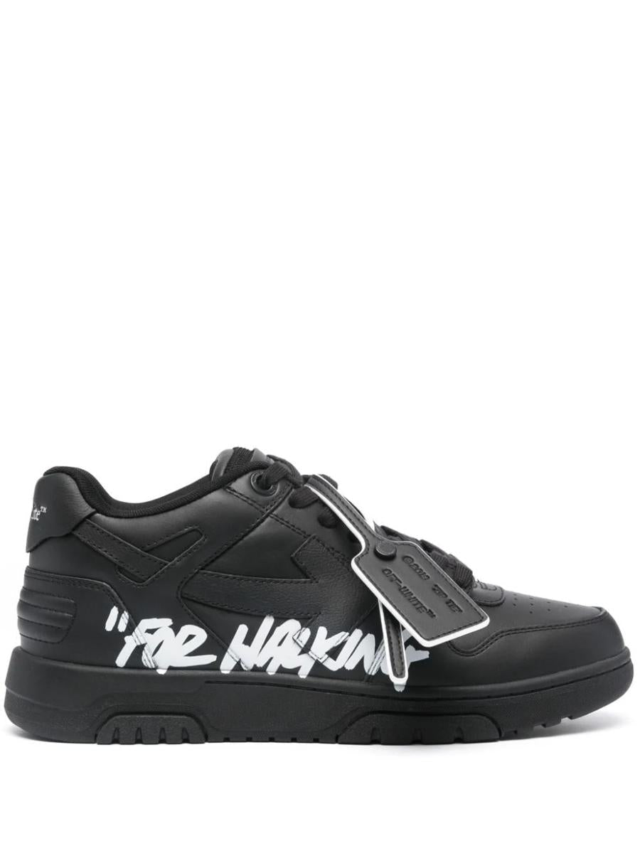 Off-white sneakers för kontoret för promenader