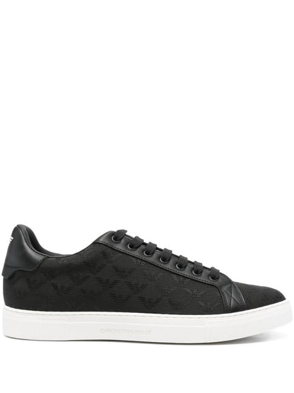 Emporio Armani exklusiva sneakers med logotyp