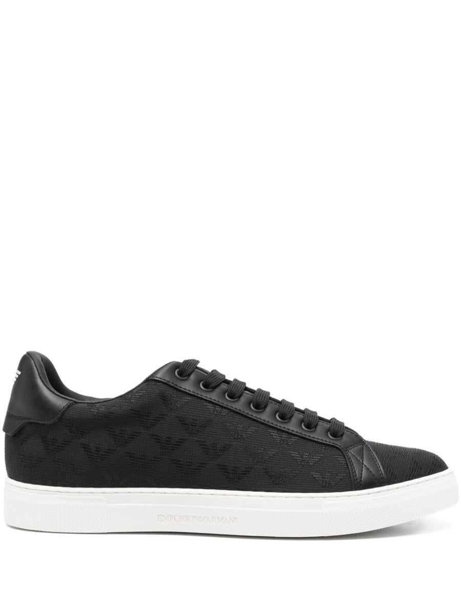 Emporio Armani exklusiva sneakers med logotyp