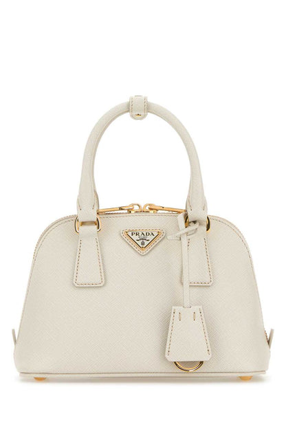 Prada handväskor.