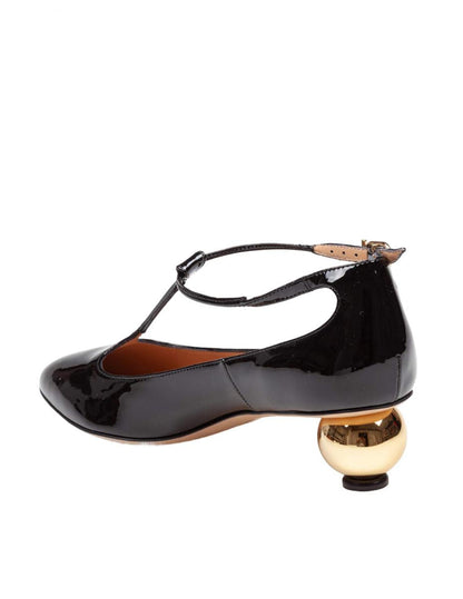 Salvatore Ferragamo pumps i lackläder