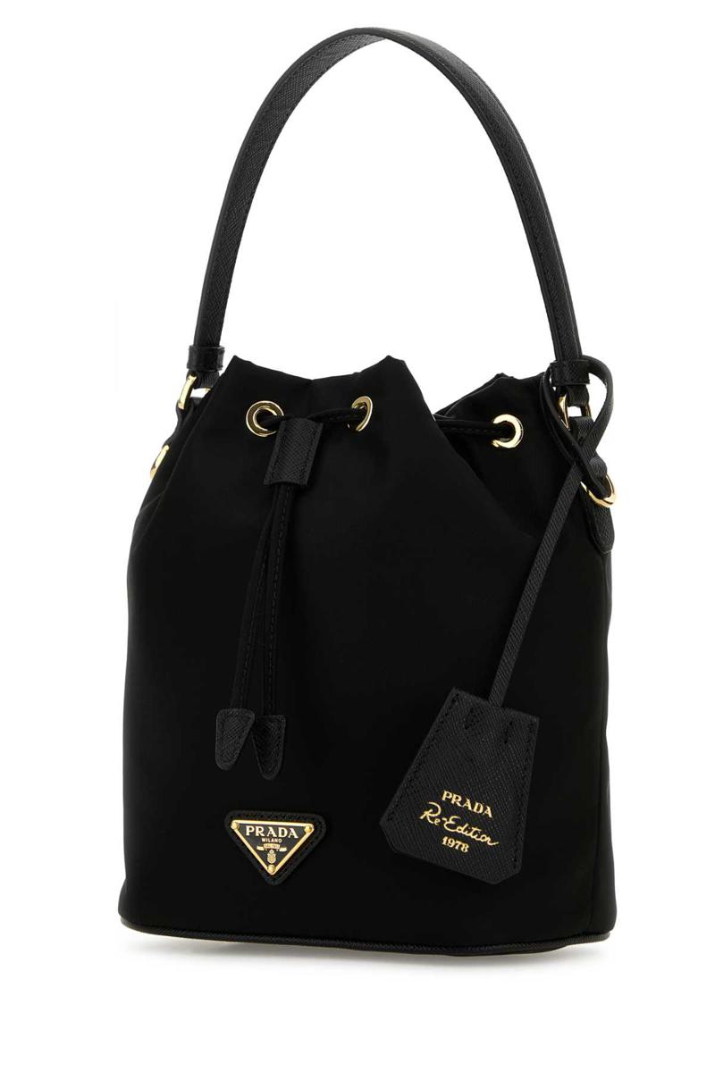 Prada handväskor.