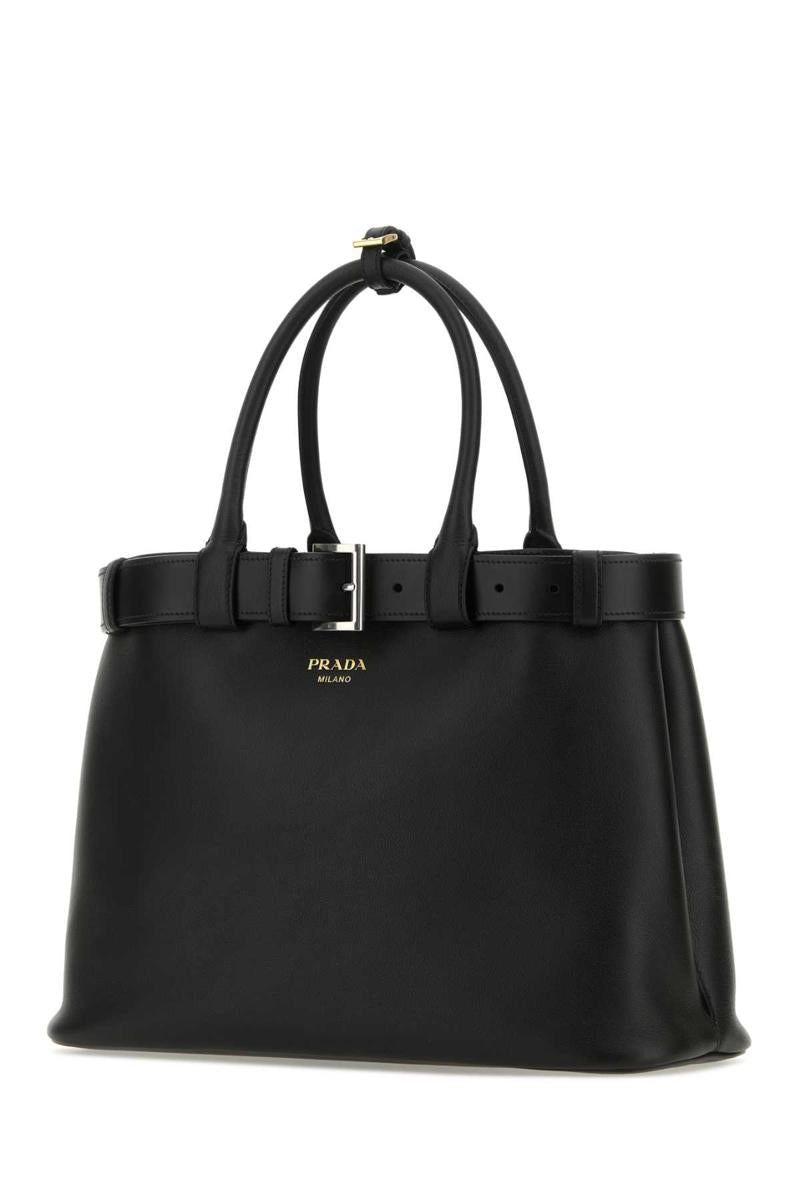 Prada handväskor.