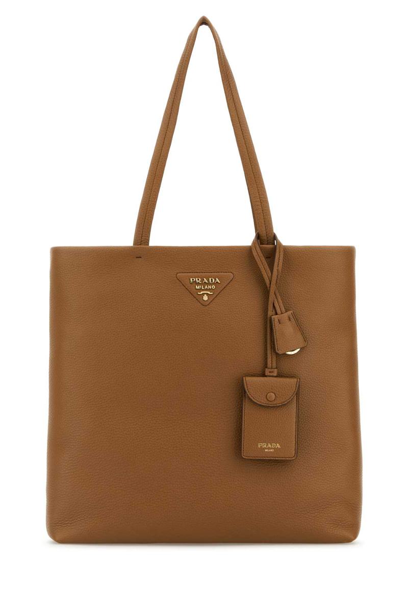 Prada handväskor.