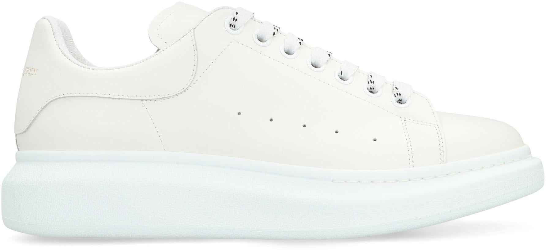Alexander McQueen Lädersneakers i grovt läder
