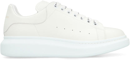 Alexander McQueen Lädersneakers i grovt läder