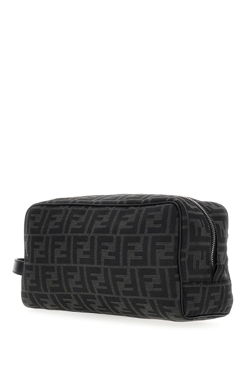 Fendi skönhetsfodral.