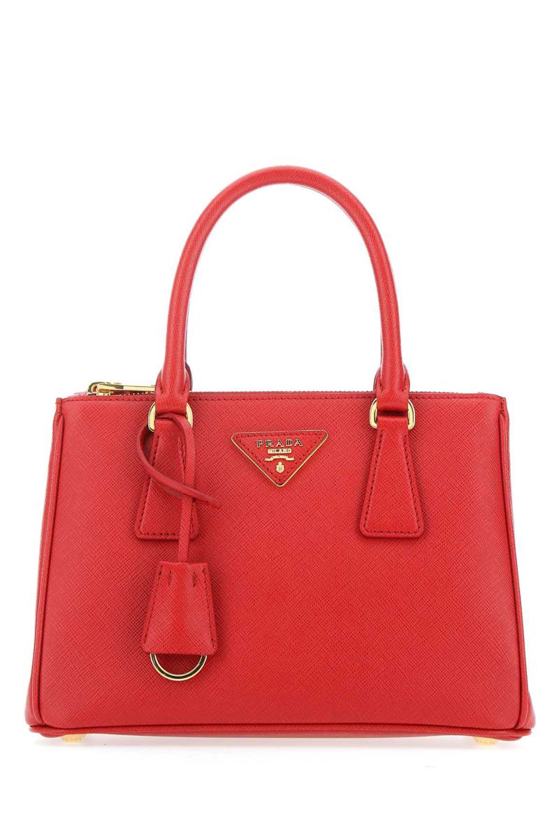 Prada handväskor.