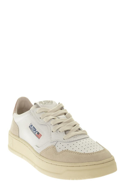 Autry "Medalist Low" Sneakers