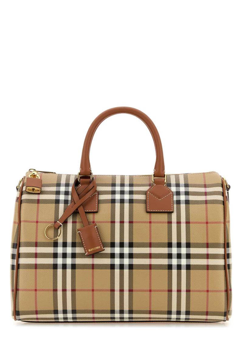 Burberry handväskor.