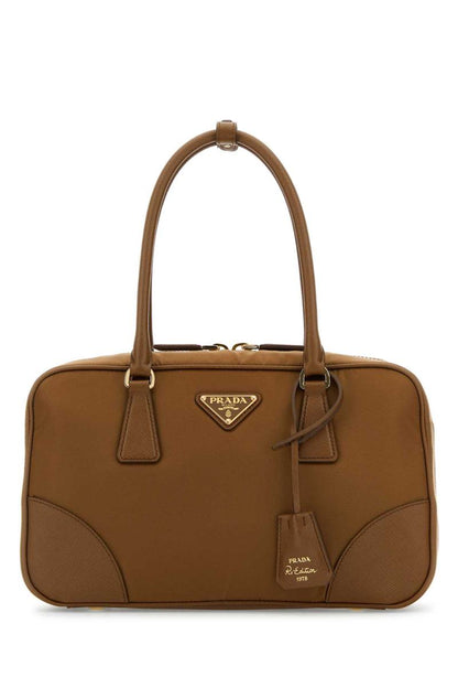 Prada handväskor.