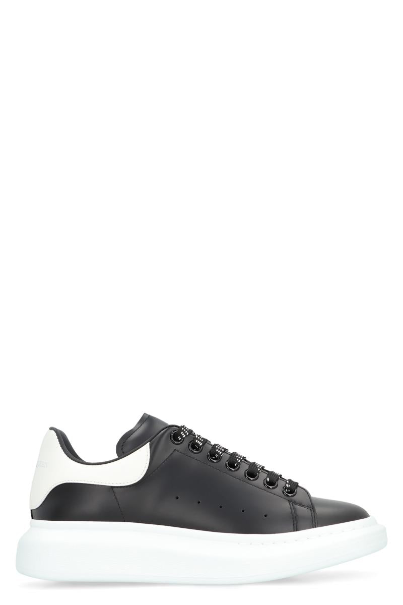 Alexander McQueen Lädersneakers i grovt läder
