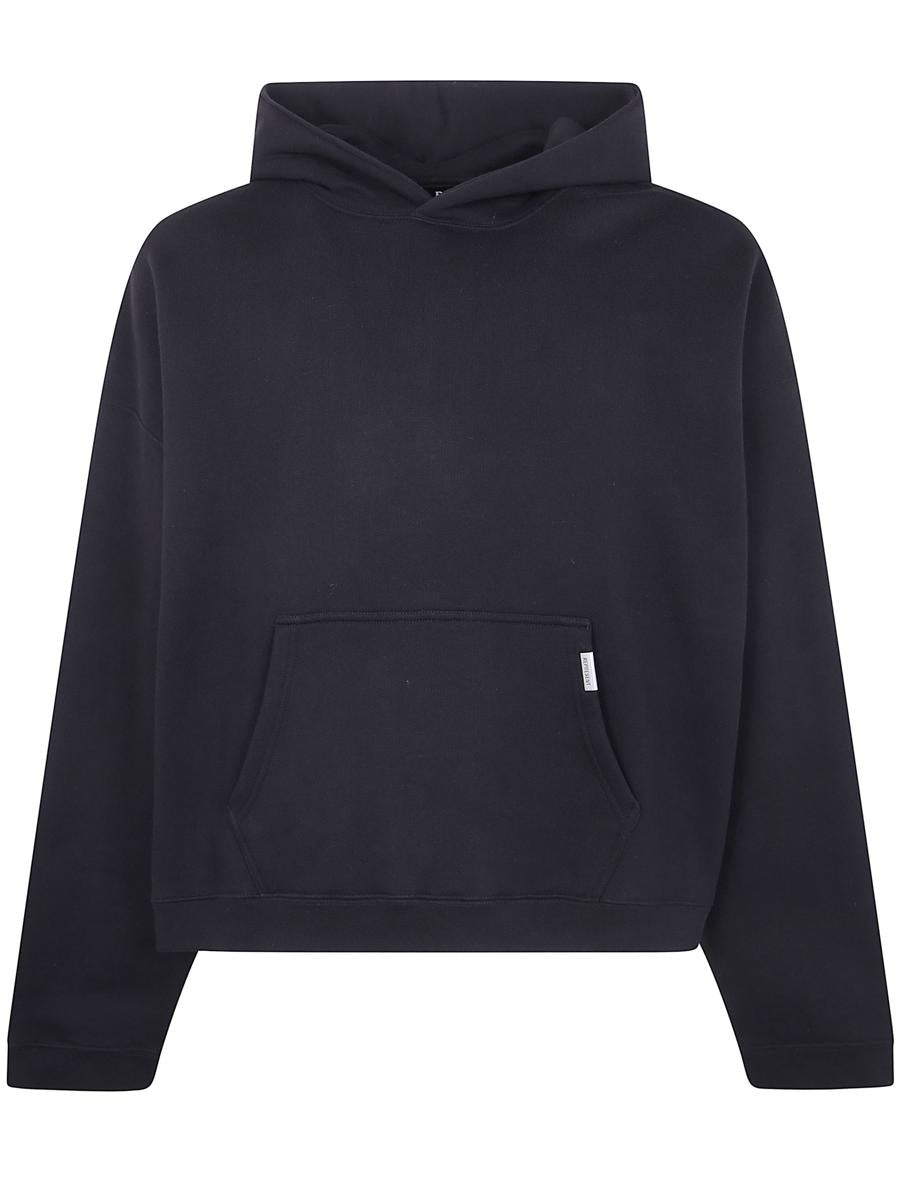 Representerar "Initial Boxy Oversized" Hoodiekläder