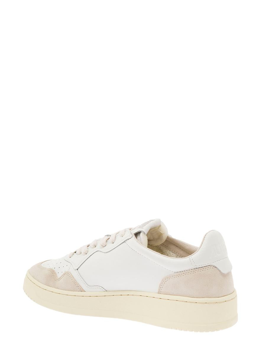 'Medalist' Vita Låga Sneakers Med Beige Mockadetaljer I Läder Herr