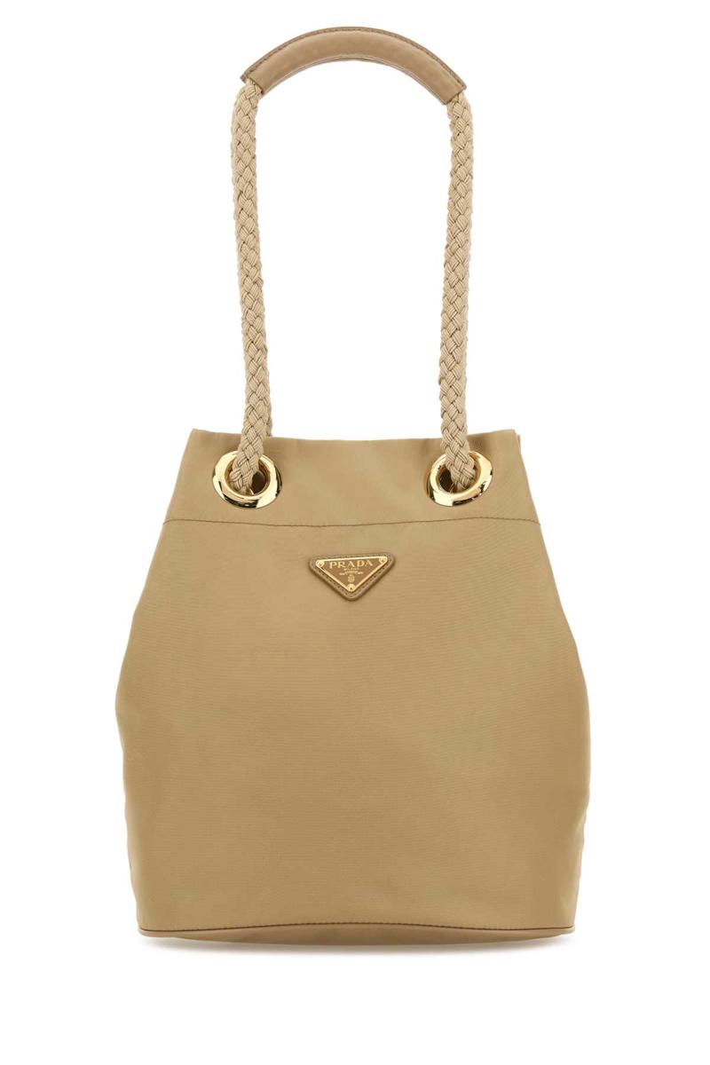 Prada handväskor.