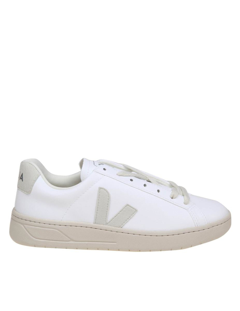 Veja Sneakers i belagd ekologisk bomull