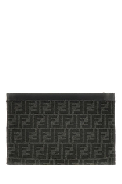 Fendi handväskor.