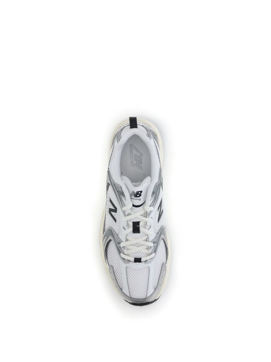 Nya balanssneakers