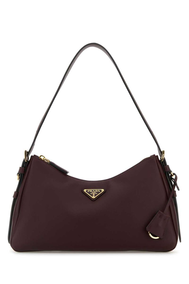 Prada handväskor.