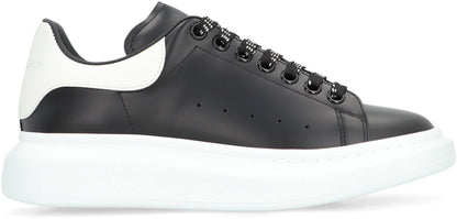 Alexander McQueen Lädersneakers i grovt läder
