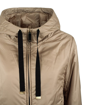 Max Mara vadderad jacka med huva tillverkad av droppsäker kanvas
