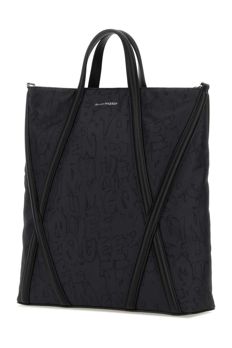 Alexander McQueen handväskor.