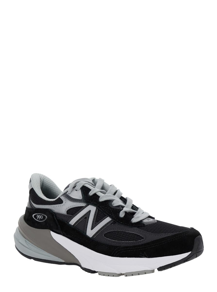 Svarta låga sneakers med logotypdetalj i mocka och tekniskt tyg för kvinnor