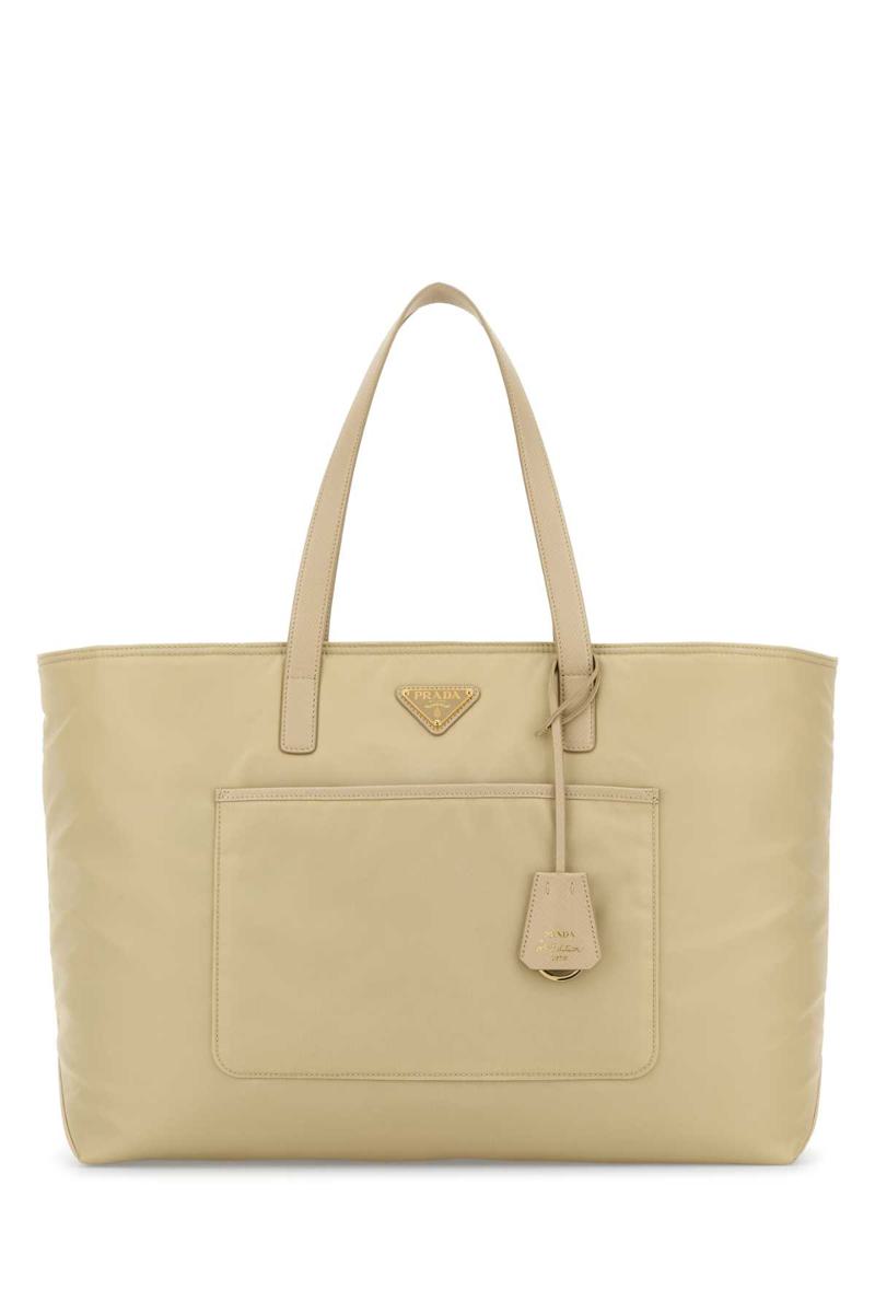 Prada handväskor.