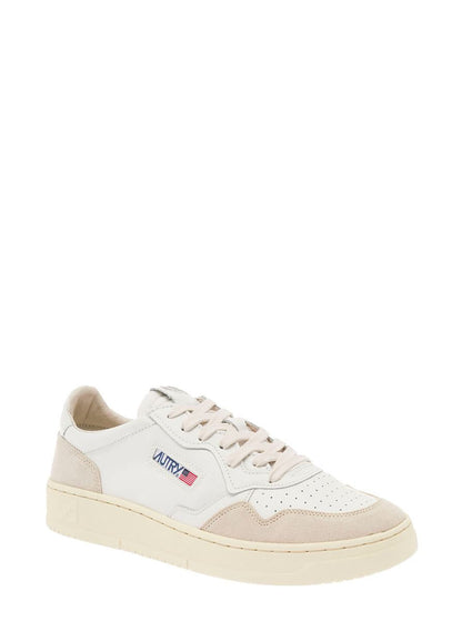 'Medalist' Vita Låga Sneakers Med Beige Mockadetaljer I Läder Herr