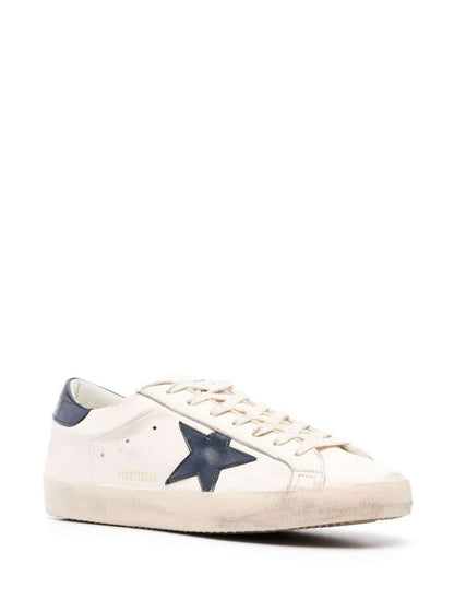 'Super-Star' Vita Låga Sneakers Med Präglad Logotyp Och Kontrastfärgad Hälflik I Läder Herr