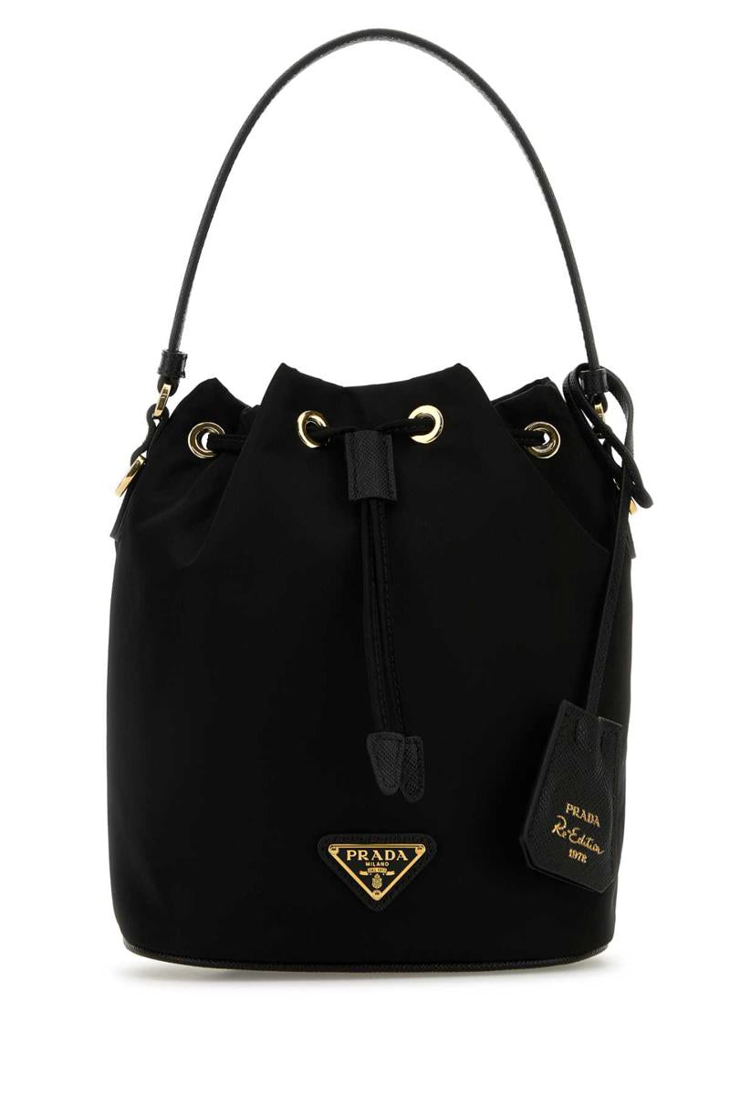 Prada handväskor.