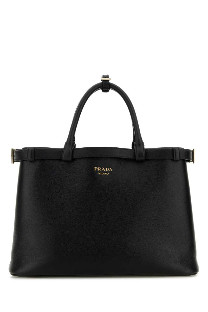 Prada handväskor.
