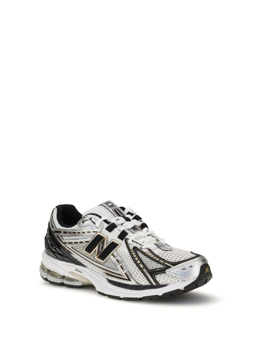 Nya balanssneakers