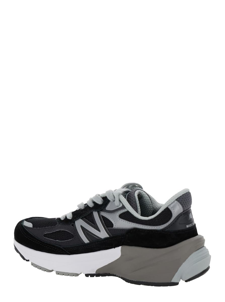 Svarta låga sneakers med logotypdetalj i mocka och tekniskt tyg för kvinnor