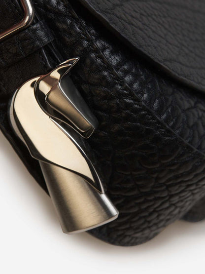 Burberry väska i narvat läder