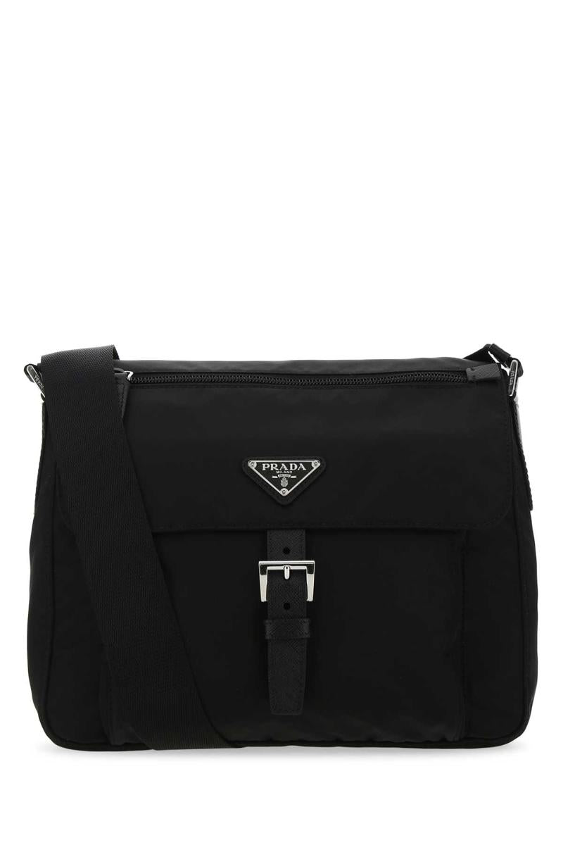 Prada handväskor.