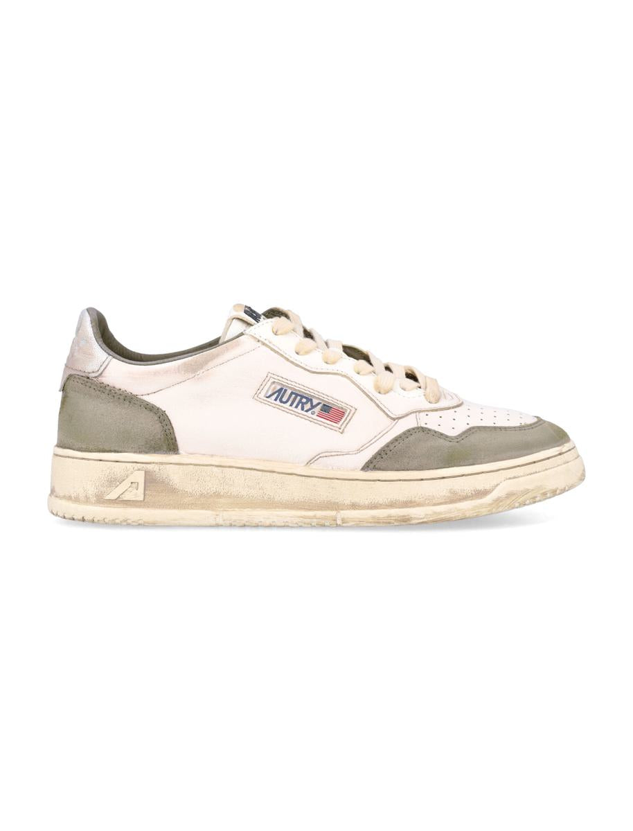 Autry Medalist Low Super Vintage Sneakers i vitt, silver och huntergrönt ödlemocka