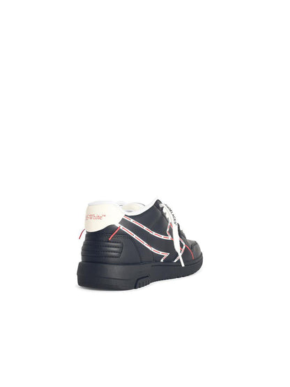Svarta sneakers med 'Ooo Printed &amp; Stitched Arrow'-motiv i benvitt