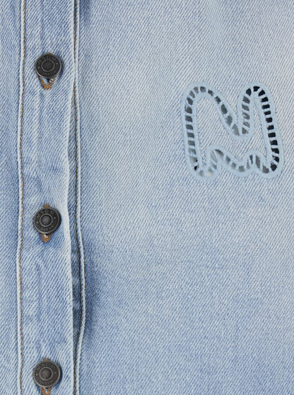 Ljusblå kort skjorta med logotyp framtill och perforerade detaljer i denim för kvinnor