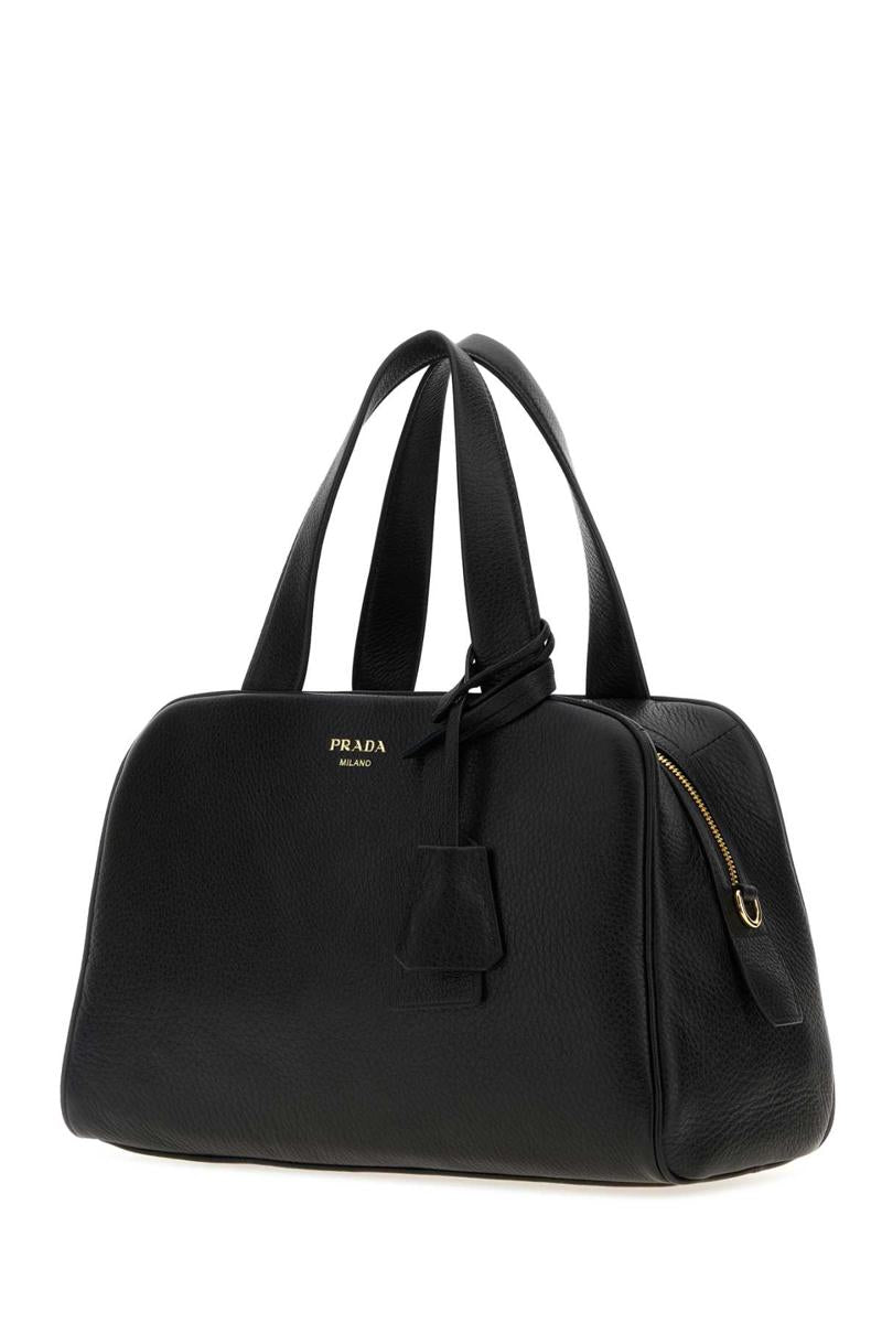 Prada handväskor.