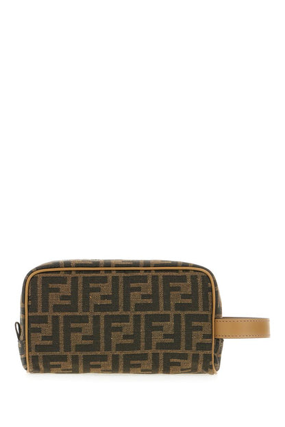Fendi skönhetsfodral.