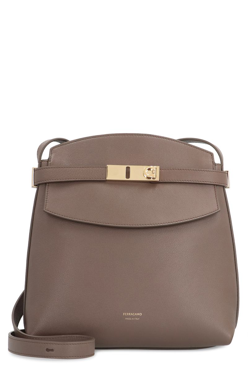 Salvatore Ferragamo axelväska i läder