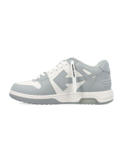 Off-white sneakers för kontoret