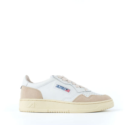 Autry vita sneakers i läder och mocka