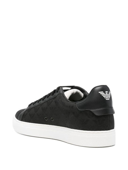 Emporio Armani exklusiva sneakers med logotyp