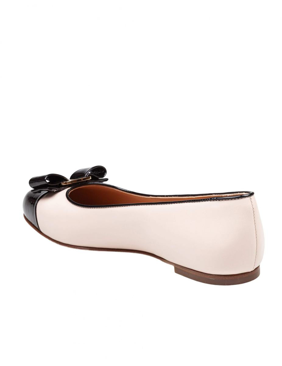 Salvatore Ferragamo tvåfärgade ballerinaskor i läder
