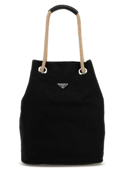 Prada handväskor.